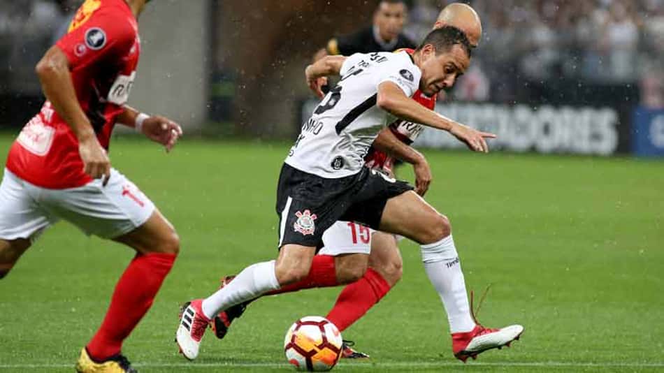 Rodriguinho celebra 150 jogos pelo Corinthians com vitória e 'meio gol'