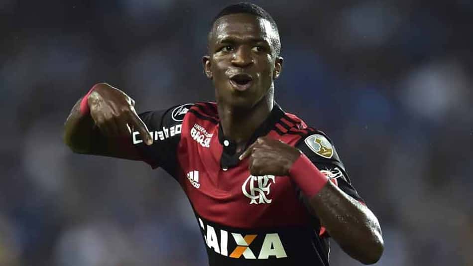 Vinicius Júnior acirra briga entre os onze no Fla: 'O considero um titular'