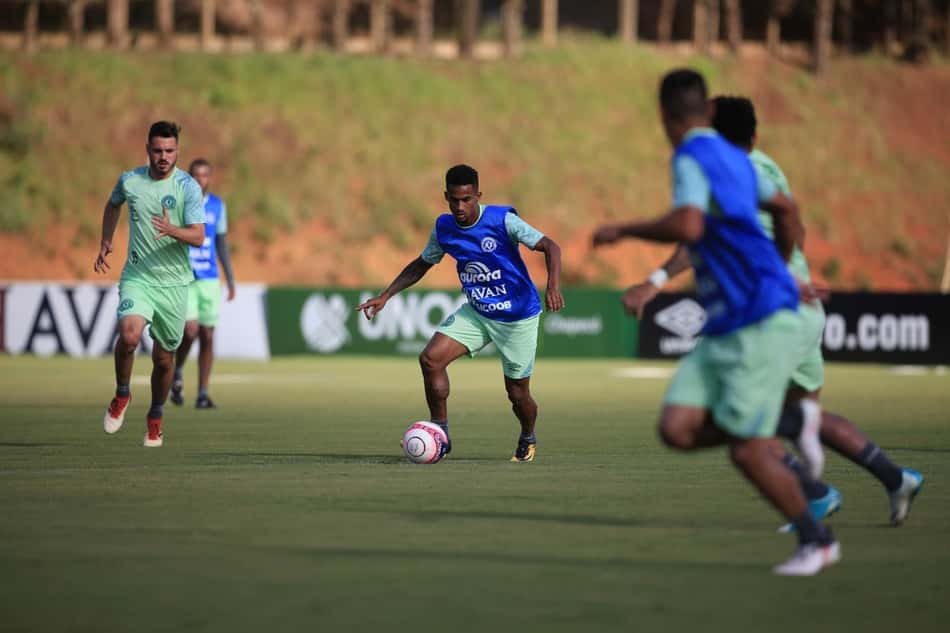 De olho na final do Estadual, Chape encara Avaí com time reserva