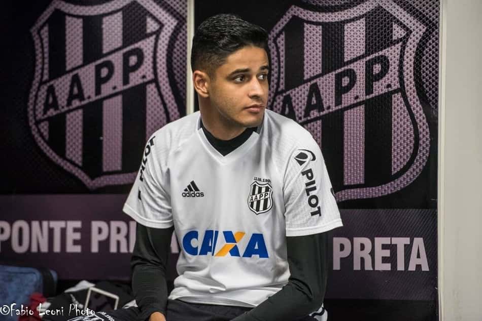 Meia Léo Artur pede para sair Ponte e clube encaminha desligamento