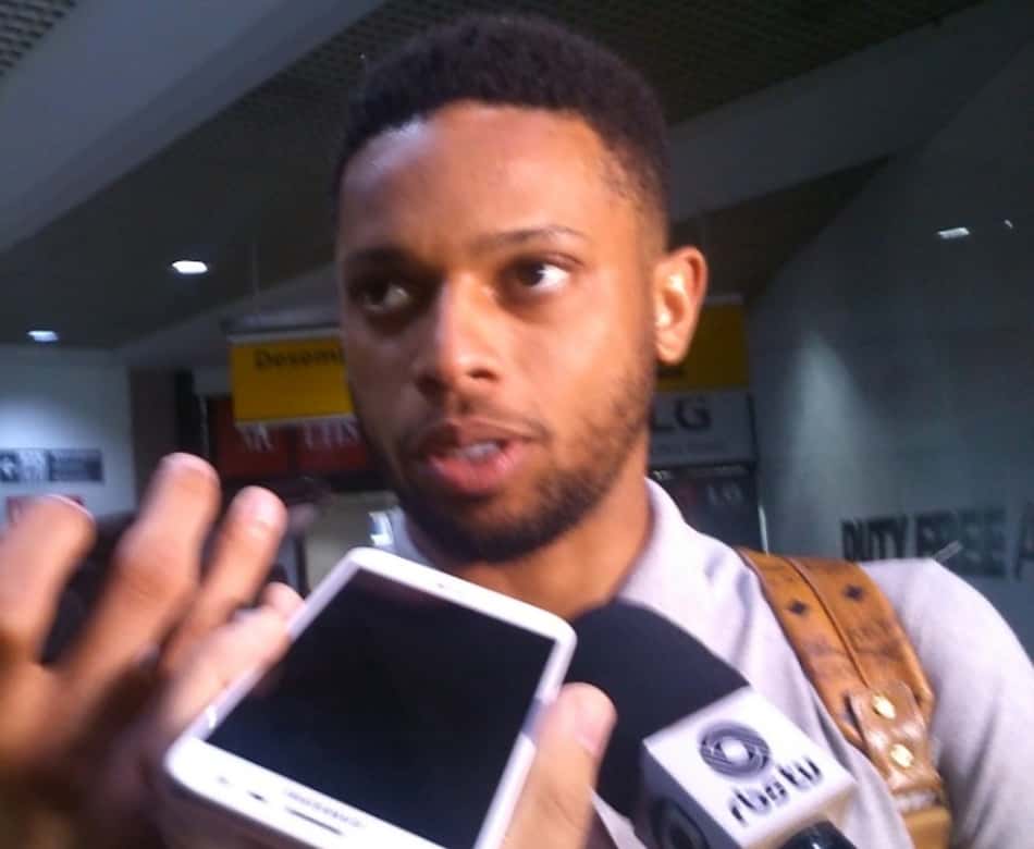 André desembarca em Porto Alegre e brinca com golaço de Jael no Gre-Nal