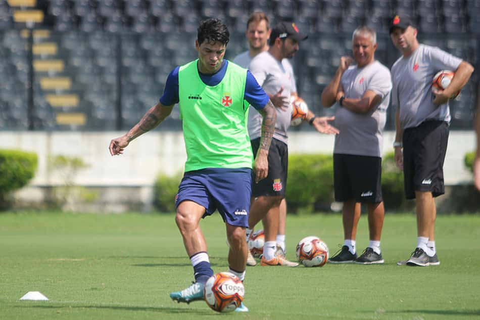Giovanni Augusto se recupera e pode voltar ao Vasco contra o Fluminense
