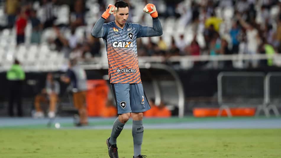 Gatito se apresenta à seleção paraguaia e desfalca o Bota na final