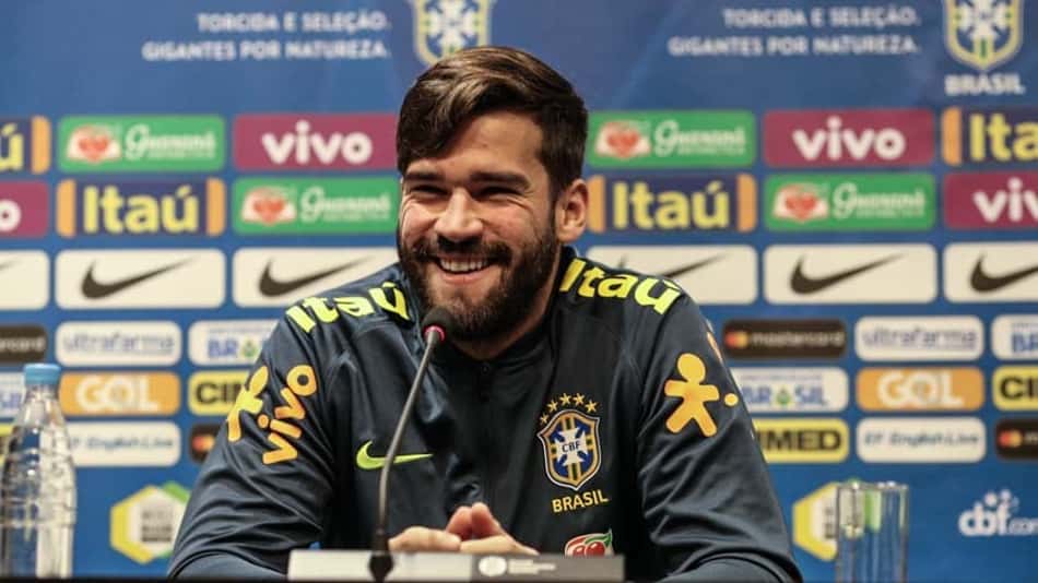 Em ótima fase, Alisson vira 'plano A' para a meta do Real Madrid