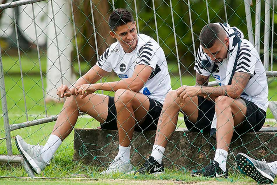 Guedes e Alison em treino do Peixe: veja as 'crias' que devem estar no time titular