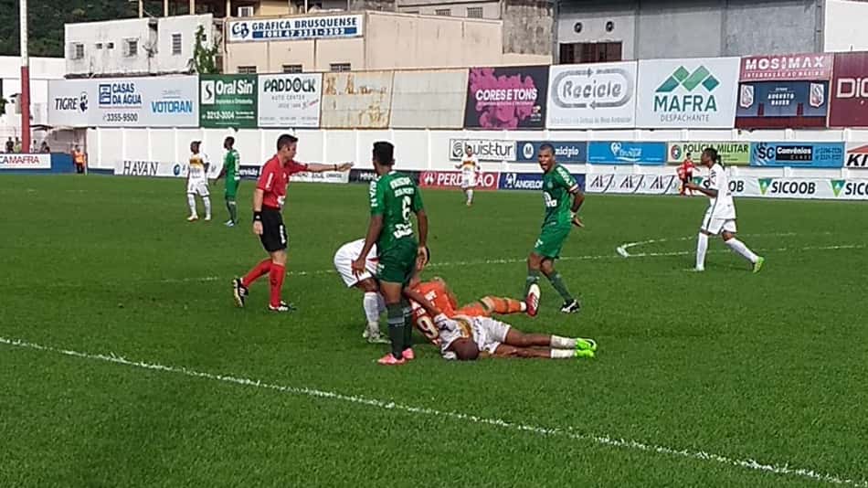 Chapecoense começa perdendo, mas busca o empate contra o Brusque