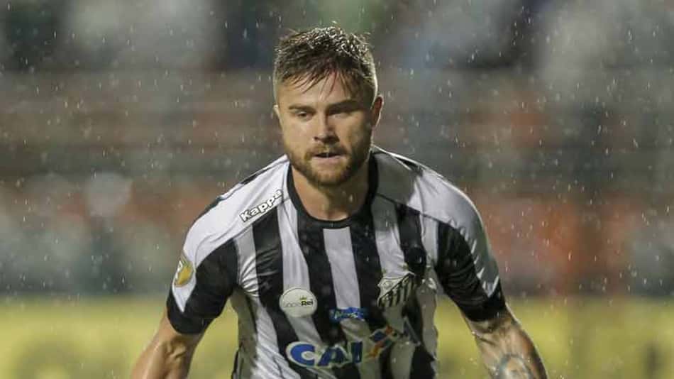 O Santos lutou e venceu o Palmeiras por 2 a 1, no tempo normal, mesmo com o Pacaembu apenas com palmeirenses. Mas acabou caindo nos pênaltis. Autor do primeiro tempo da equipe, Eduardo Sasha foi melhor santista em campo. Além do gol, foi muito participativo e sintetizou bem o espírito de luta da equipe (notas por Ana Canhedo) - FOTO: Miguel Schincariol