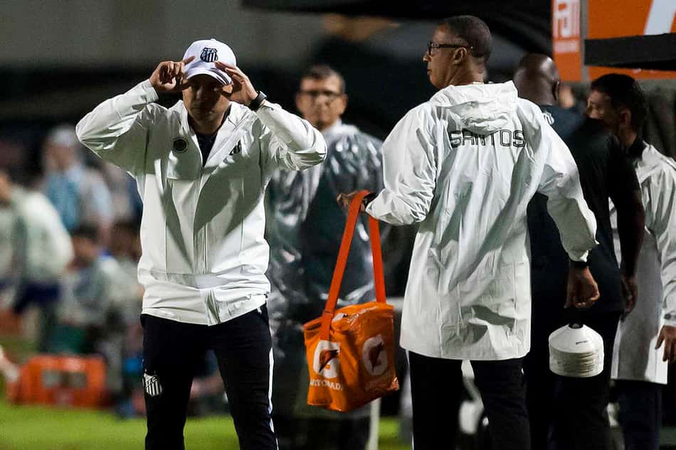 No Pacaembu, o Santos foi eliminado pelo Palmeiras, nos pênaltis, após vitória por 2 a 1 no tempo normal