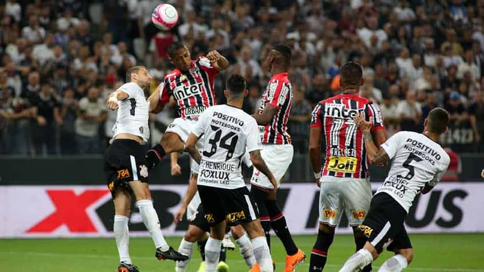 O São Paulo criou mais chances claras ao longo do jogo e passou quase todo o segundo tempo em um ferrolho para segurar o Corinthians, levando o gol nos acréscimos. Nos pênaltis, Sidão pegou a cobrança de Rodriguinho, mas Diego Souza e Liziero perderam suas batidas, sentenciando a eliminação. Confira as avaliações do L! (por William Correia)