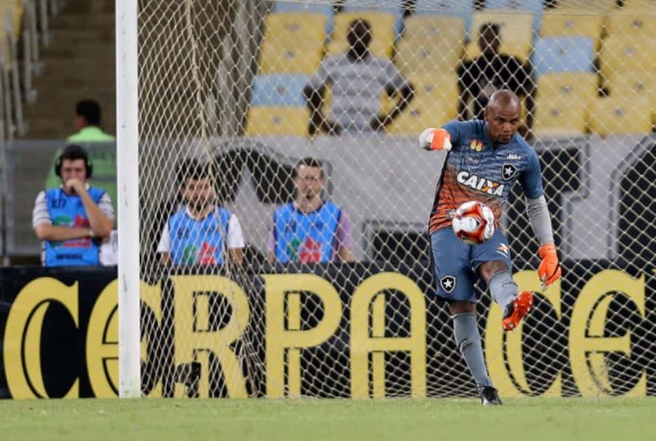 Jefferson explica aposentadoria e ressalta vitória do Botafogo 'com luta, garra e determinação'