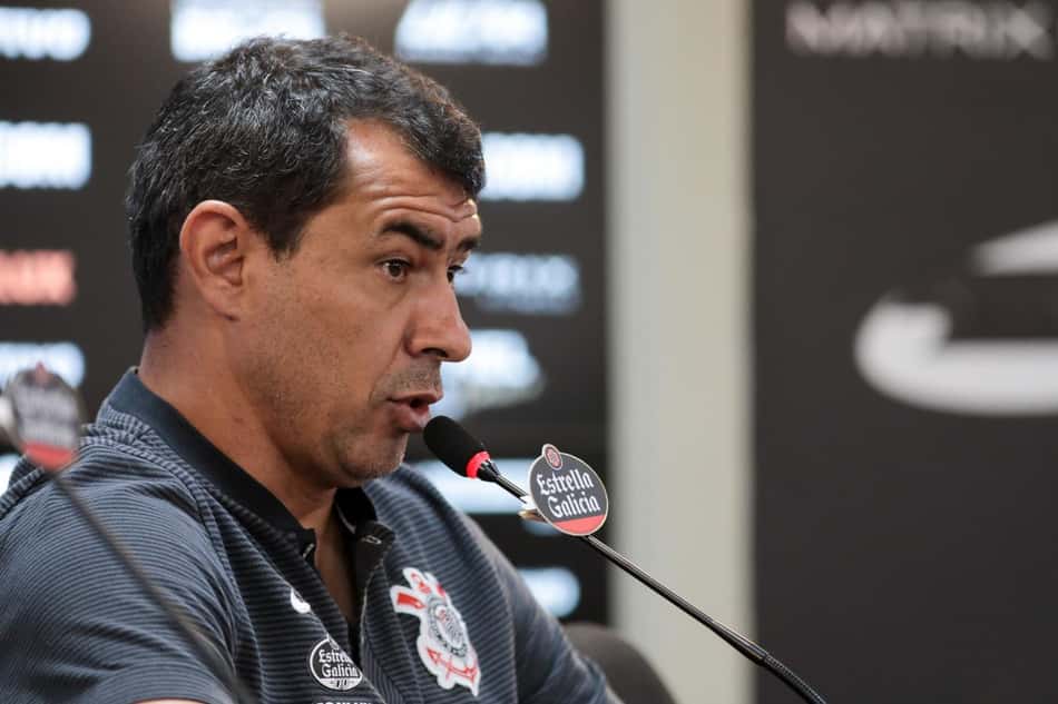 Após dar carona a Roger, Carille brinca: 'Está com salário atrasado'