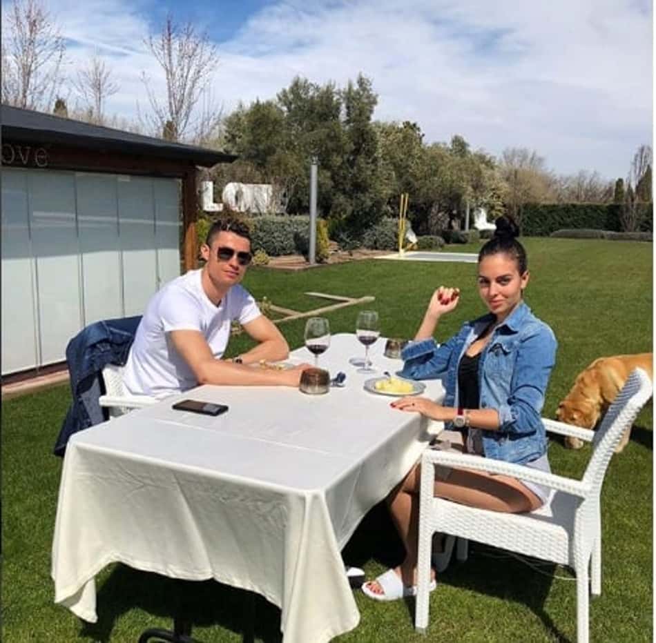 Cristiano Ronaldo presenteia Georgina Rodríguez com anel mais caro entre parceiras de jogadoras de futebol