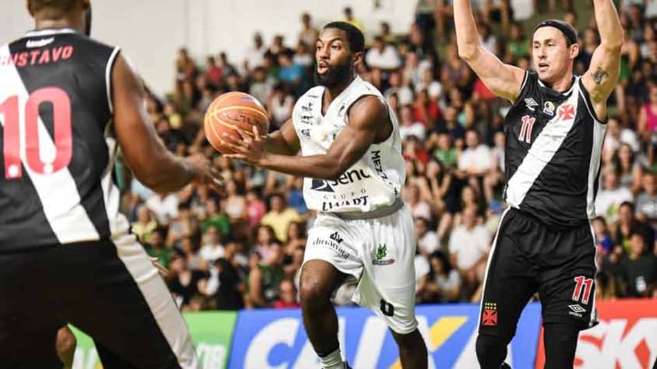 NBB: Bauru vence o Vasco em redenção de Anthony e Hettsheimeir