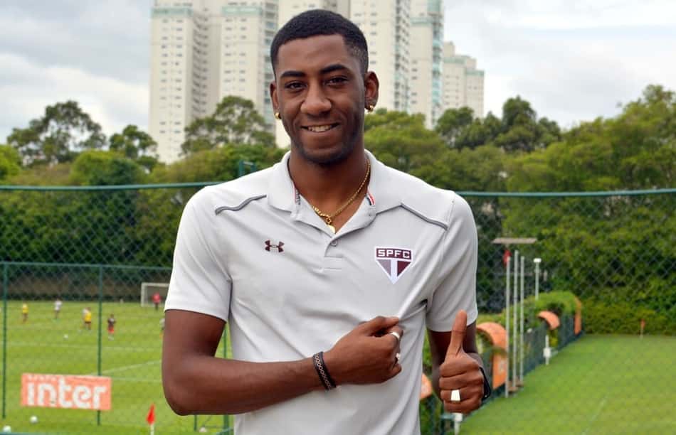 Gonzalo Carneiro ainda precisa regularizar sua documentação para estar à disposição