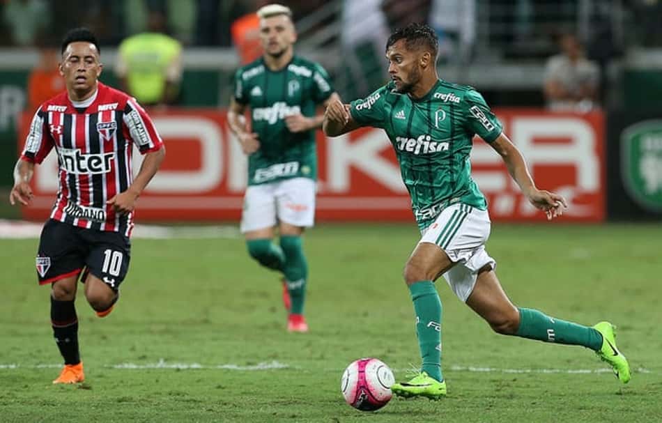 Gustavo Scarpa acerta seu retorno ao Palmeiras após liberação do Flu