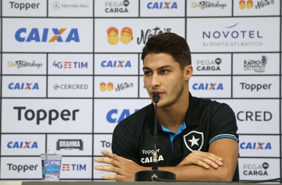 Após renovar, Marcinho garante foco na Sul-Americana: 'Nada de ressaca'