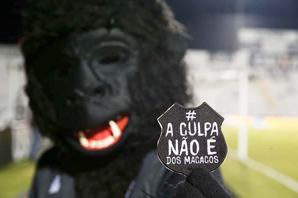 #aculpanãoédosmacacos: Ponte Preta promove vacinação e atletas usam escudo da campanha na camisa