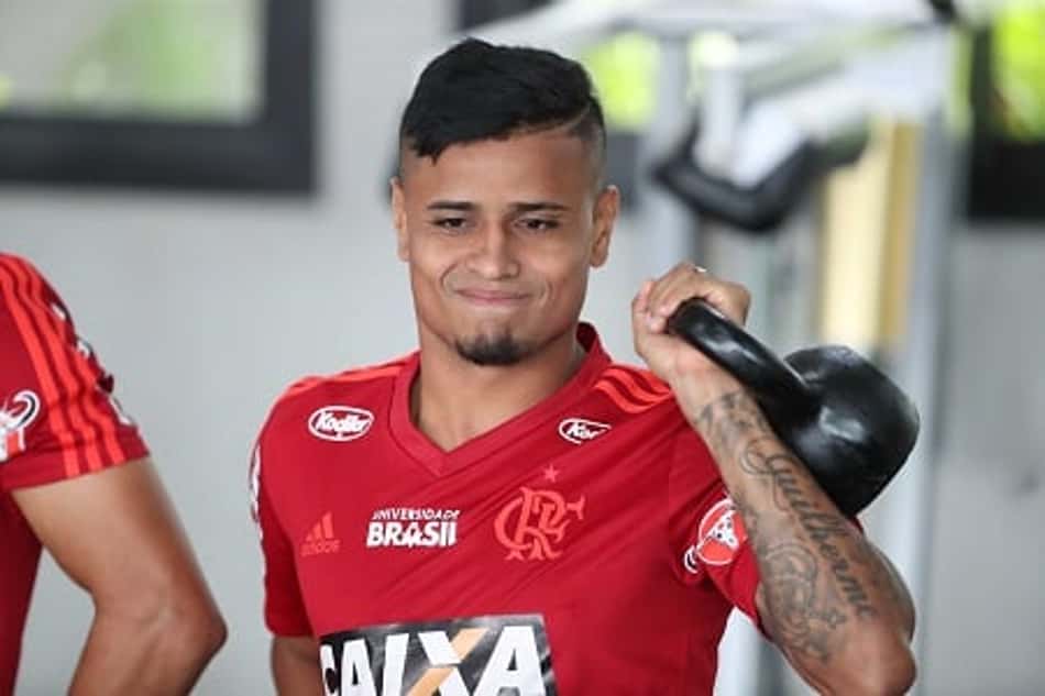 Flamengo é condenado na Justiça a pagar dívida a Everton; veja detalhes