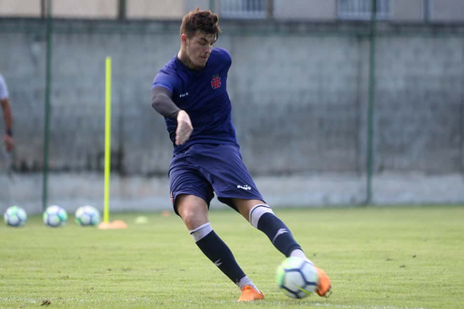 Bruno Paulista durante treino no CT das Vargens