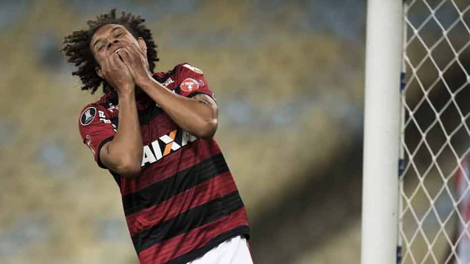 Flamengo não vai bem e só empata com o Santa Fe no vazio Maracanã