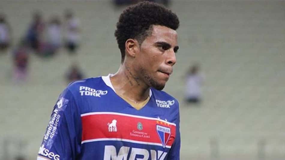 Gustagol, do Fortaleza, é o grande artilheiro de 2018 até agora. Na atual temporada, o atacante já balançou a rede em 22 ocasiões. Veja os demais goleadores no Brasil no restante da galeria!