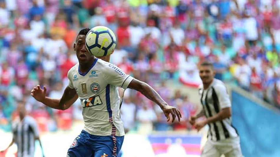 Lateral do Bahia exalta triunfo contra "time de peso"