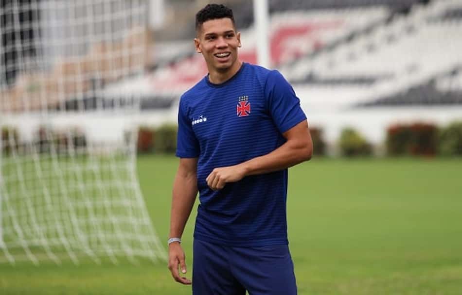 Paulinho se despede do Vasco: 'Nada é impossível para quem carrega a cruz de malta no peito'