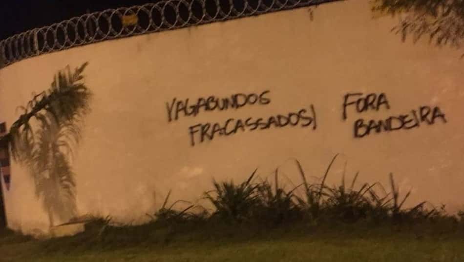 Pichação muro da Gávea