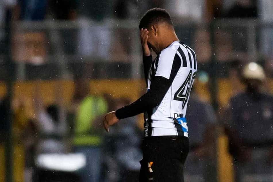 Diogo Vitor chora ao perder pênalti contra o Palmeiras 
