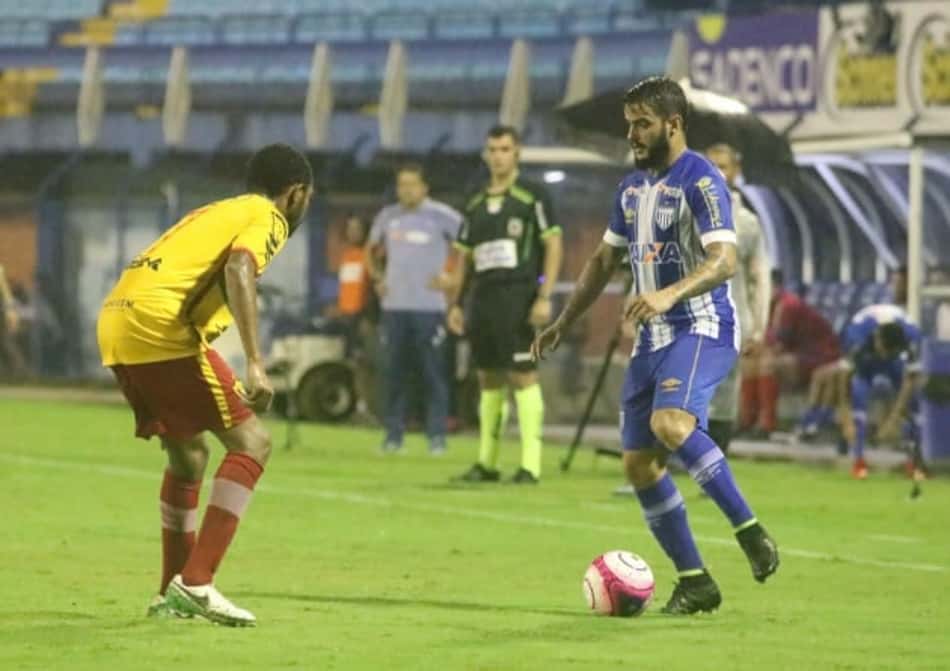 João Paulo espera manutenção da sequência positiva do Avaí na Série B