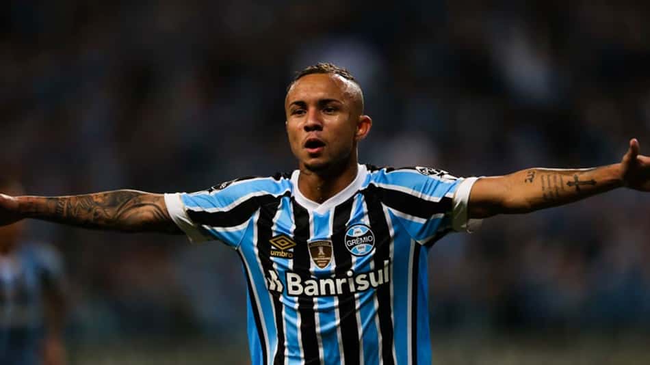 Everton elogia a torcida do Grêmio após goleada sobre o Cerro