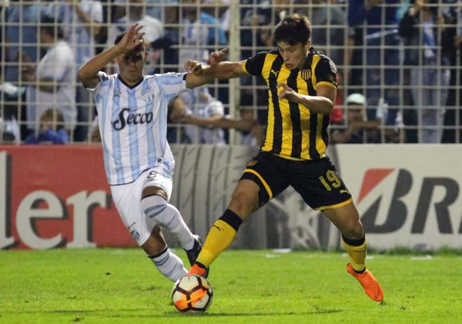Dirigentes do Peñarol são retirados dos camarotes antes do apito final