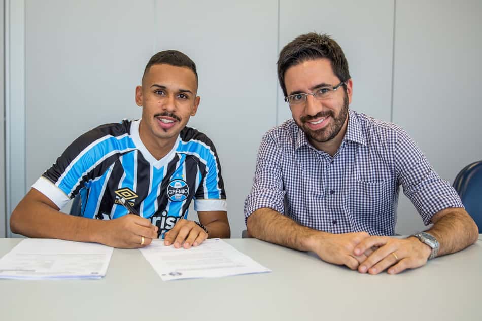 Assinado! Grêmio estende o contrato do meia-atacante Lima até 2021