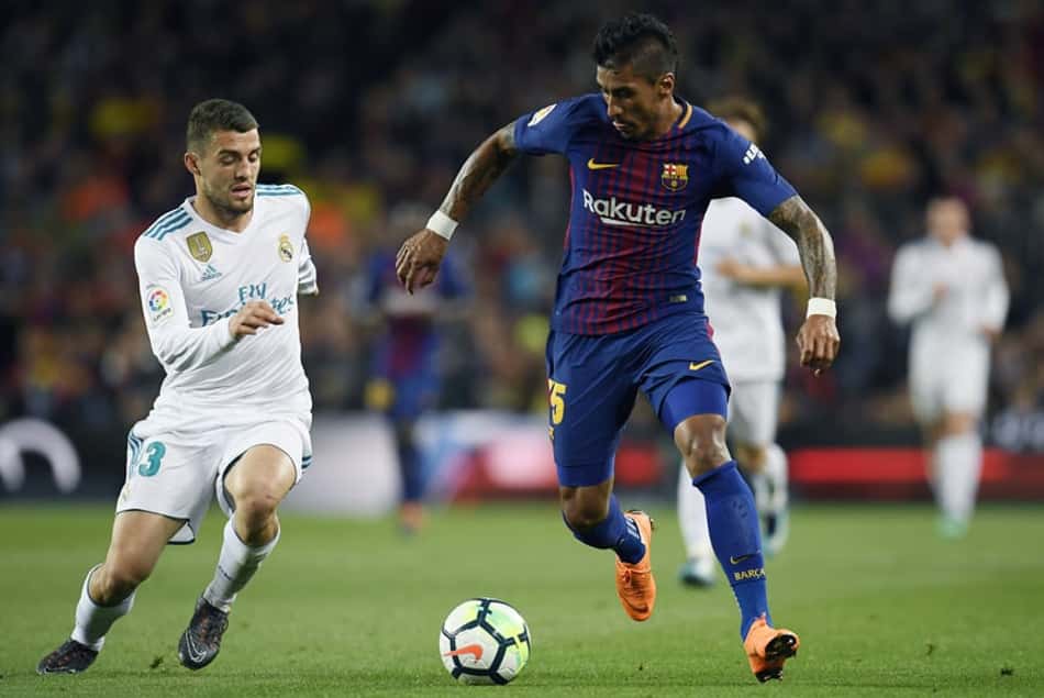 Sem clube após deixar clube chinês, Paulinho não descarta retorno ao Barcelona