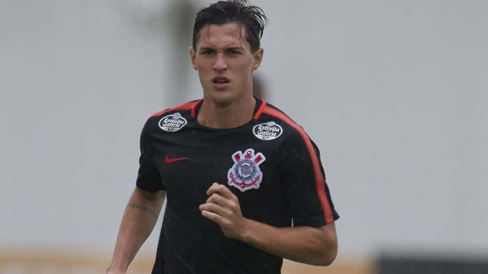 Mateus Vital entra na mira da Roma, e Corinthians estipula preço de venda