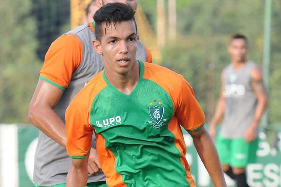Cruzeiro e América-MG entram em acordo para trocar volantes da base