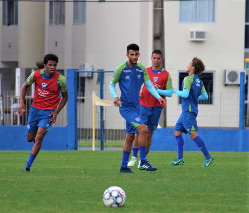 De olho no clássico, treinador do Avaí faz treino técnico nesta quarta-feira