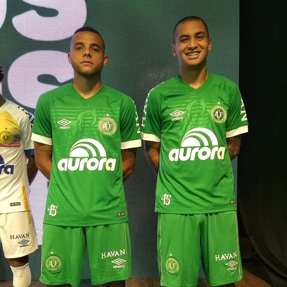 Em comemoração dos 45 anos, Chapecoense lança novo uniforme