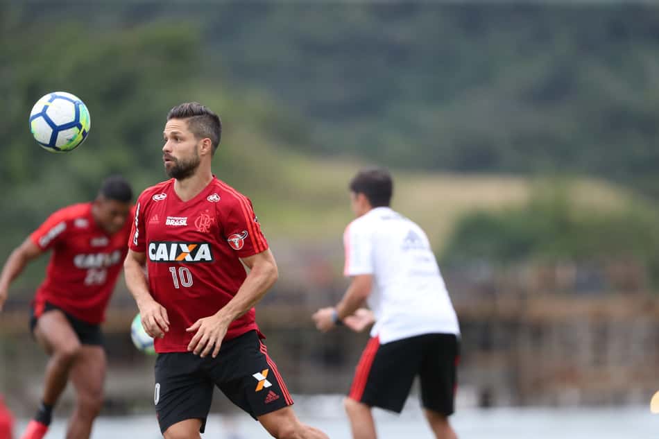 Diego treina sem limitações e reforça o Flamengo contra a Chapecoense