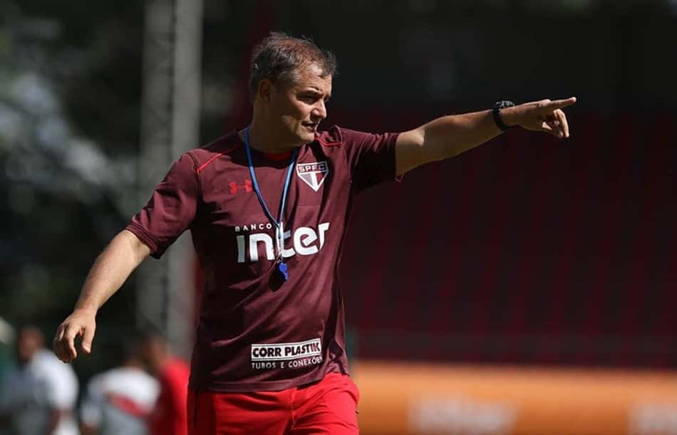 Valdívia volta e Aguirre indica time do São Paulo para jogo no domingo