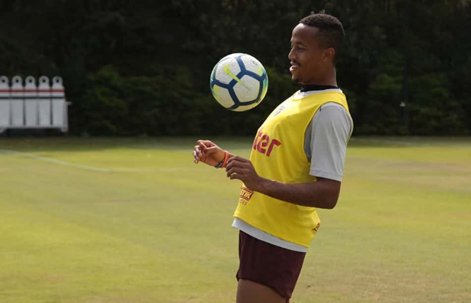 São Paulo oferece R$ 15 milhões para segurar Militão e aguarda resposta