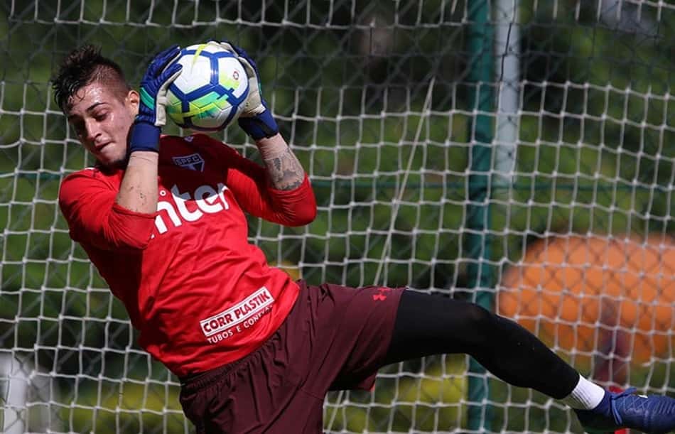 Goleiro atuou em seis dos 28 jogos do São Paulo na temporada, mas só uma vez com Aguirre