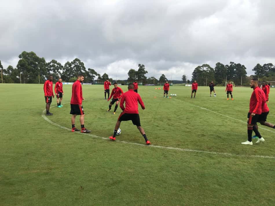 Diego treina normalmente em Chapecó e deve ir para o jogo