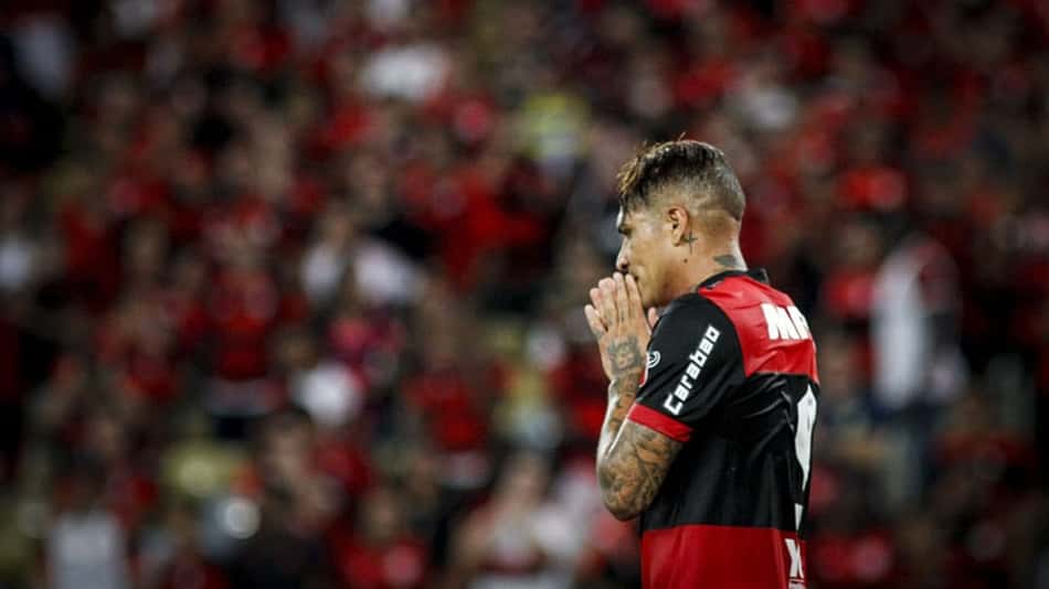 Enquanto avalia entrar com recurso, Guerrero tem o contrato suspenso pelo Fla