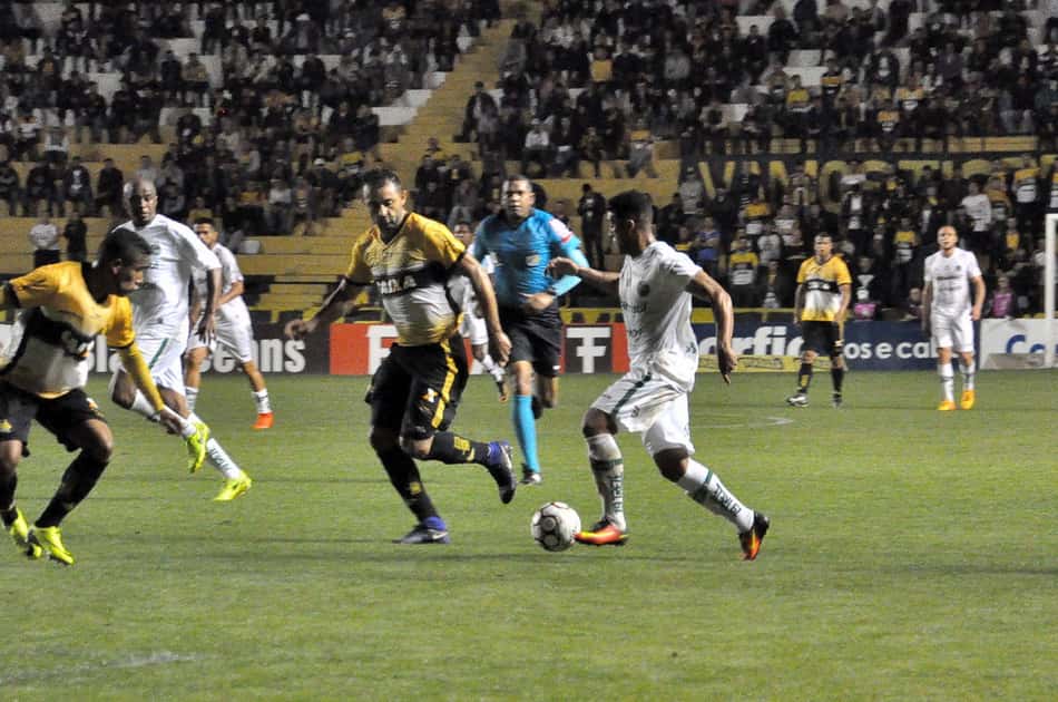No Heriberto Hulse, Criciúma quer sair do fundo da tabela diante do Juventude