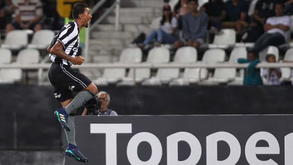 Kieza volta a marcar e procura reconquistar seu espaço no Botafogo