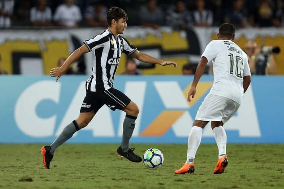 Líder de assistências do Botafogo, Marcinho comemora força ofensiva
