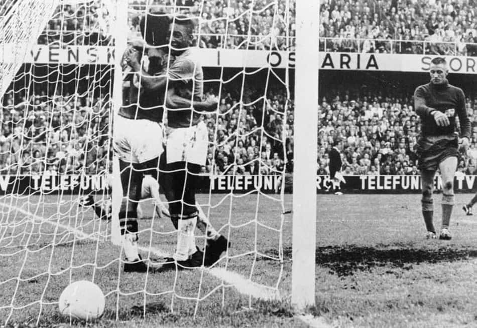Copa de 1958 - Brasil passou pelos anfitriões suecos na decisão por 5 a 2, com brilho de Pelé 