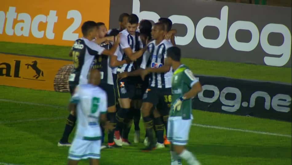 Com o time praticamente todo reserva (exceção feita ao goleiro Vanderlei), o Peixe perdeu por 2 a 1 para o Luverdense. Ainda assim, obteve vaga nas quartas da Copa do Brasil. O time teve uma atuação ruim e ficou sem nenhum destaque digo de registro (notas por Alexandre Guariglia) 