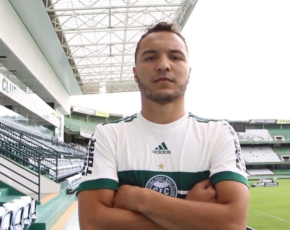 Zagueiro Alex Alves aposta na solidez defensiva para o Coritiba conquistar o acesso
